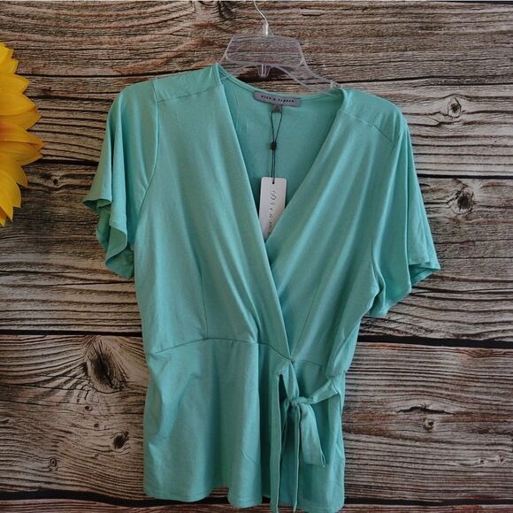 "Alex & Parker" Woman's Short Sleeve tip, size : medium aqua sky, lt weight NWT - Picture 1 of 5